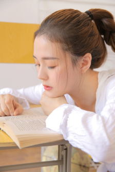宝宝我们换个姿势阳台动图